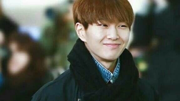 Onew แห่ง SHINee สร้างการปฏิวัติเงียบด้วย EP เดี่ยวชุดที่ 4 "Connection"