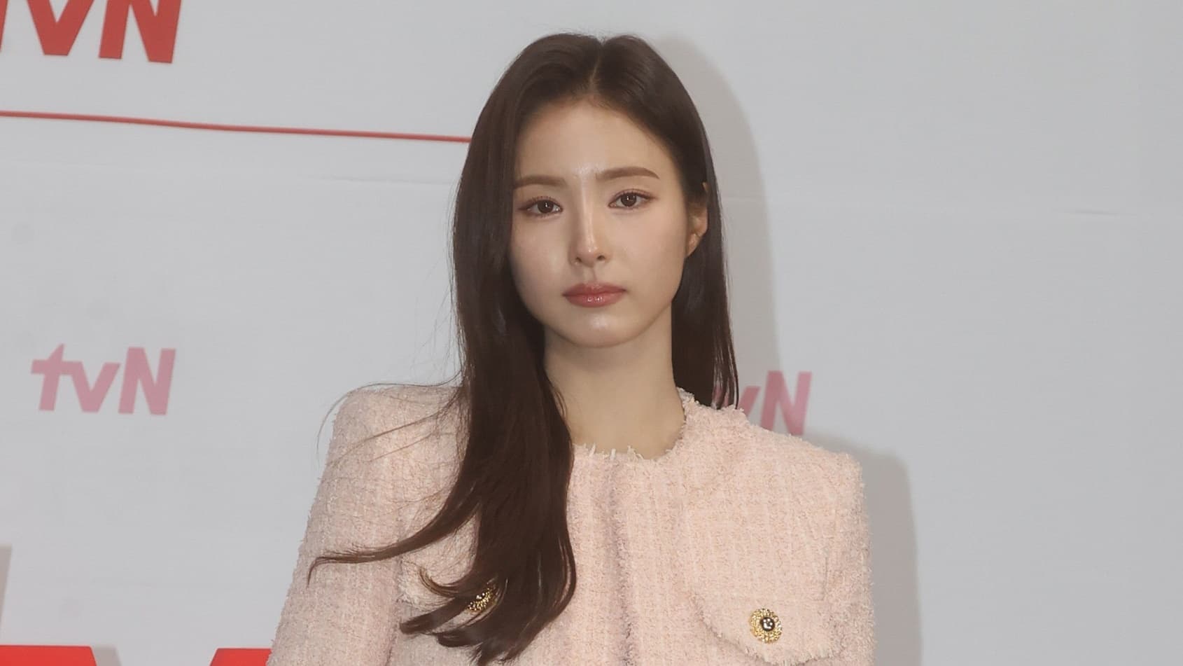 Shin Se-kyung พิสูจน์ว่า 10 ปีที่ห่างหายจากจอเงินคุ้มค่าแก่การรอคอยด้วย HUMINT