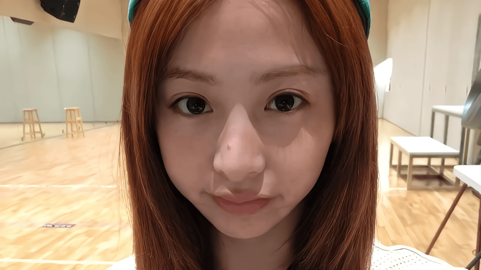 ยุนจินแห่ง LE SSERAFIM และอูกี้แห่ง (G)I-DLE โชว์โมเมนต์สุดน่ารักที่แฟชั่นโชว์ Fendi มิลาน