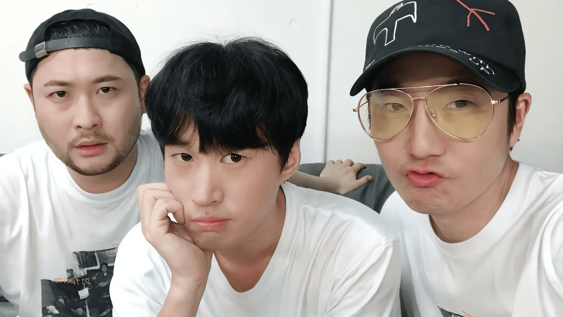 Epik High เผยเรื่องราวมิตรภาพสุดฮาในวิดีโอปาร์ตี้เซอร์ไพรส์ที่บ้าน