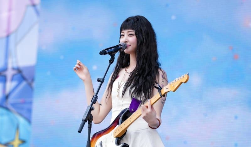 "Jellyfish" ของ Huh Yunjin — ผลงานโซโลที่เปิดเผยตัวตนมากที่สุด