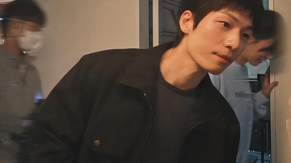 วี ฮา-จุน เปิดใจพูดถึง 'Siren's Kiss' และความฝันอยากทำหนังรักตลก