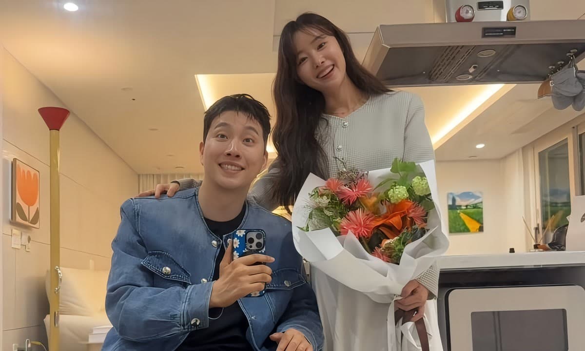 วิดีโอเดตบนรถเข็นของ Song Ji-eun และ Park Wi ทำแฟนๆ น้ำตาไหล