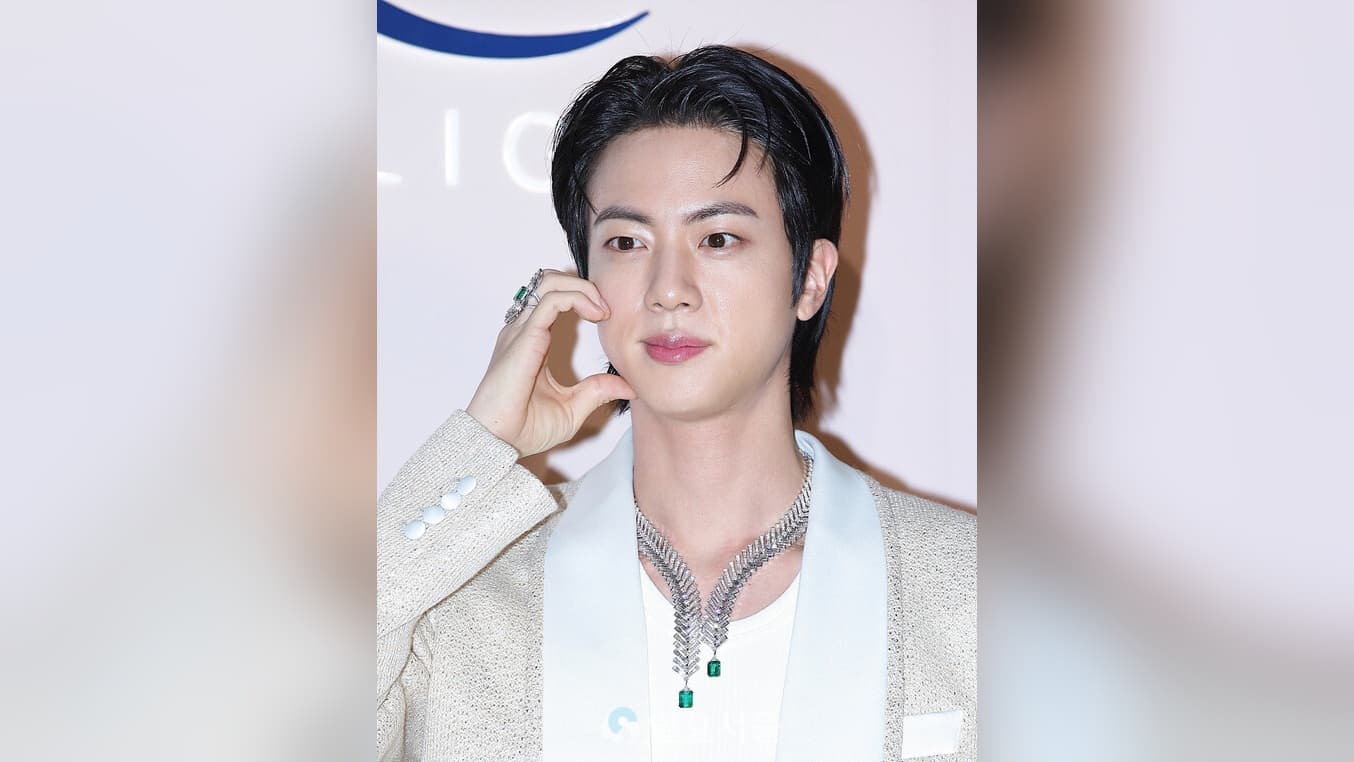 BTS Jin พิสูจน์แล้วว่าเขาคือศิลปิน K-pop Solo ที่โดดเด่นที่สุดในญี่ปุ่น