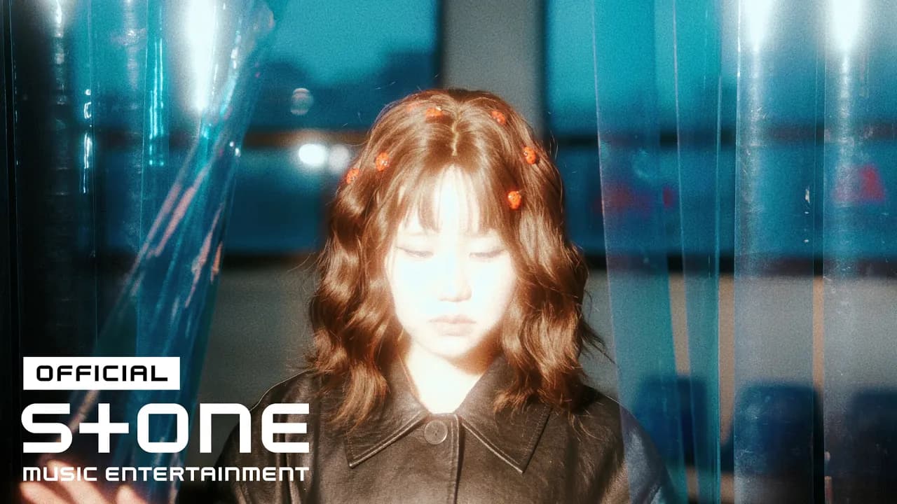 ROSESIA ตั้งคำถามว่า 'What's Love?' — MV 'Cinnamon Love' เริ่มต้นคำตอบ