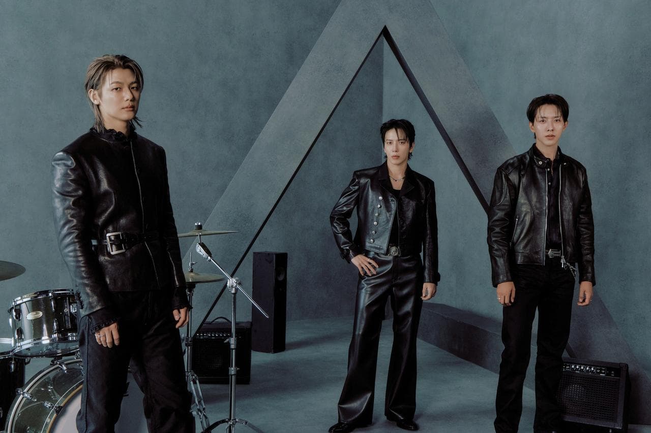 จอง ยอง-ฮวา จาก CNBlue เปลี่ยนโรงยิมโรงเรียนให้เป็นคอนเสิร์ต์ร็อคสำหรับเด็กด้อยโอกาส — และกำลังเป็นไวรัล